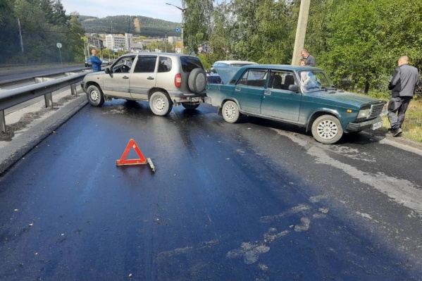 ДТП случилось в Златоусте сегодня около полудня ДТП случилось в Златоусте сегодня около полудня