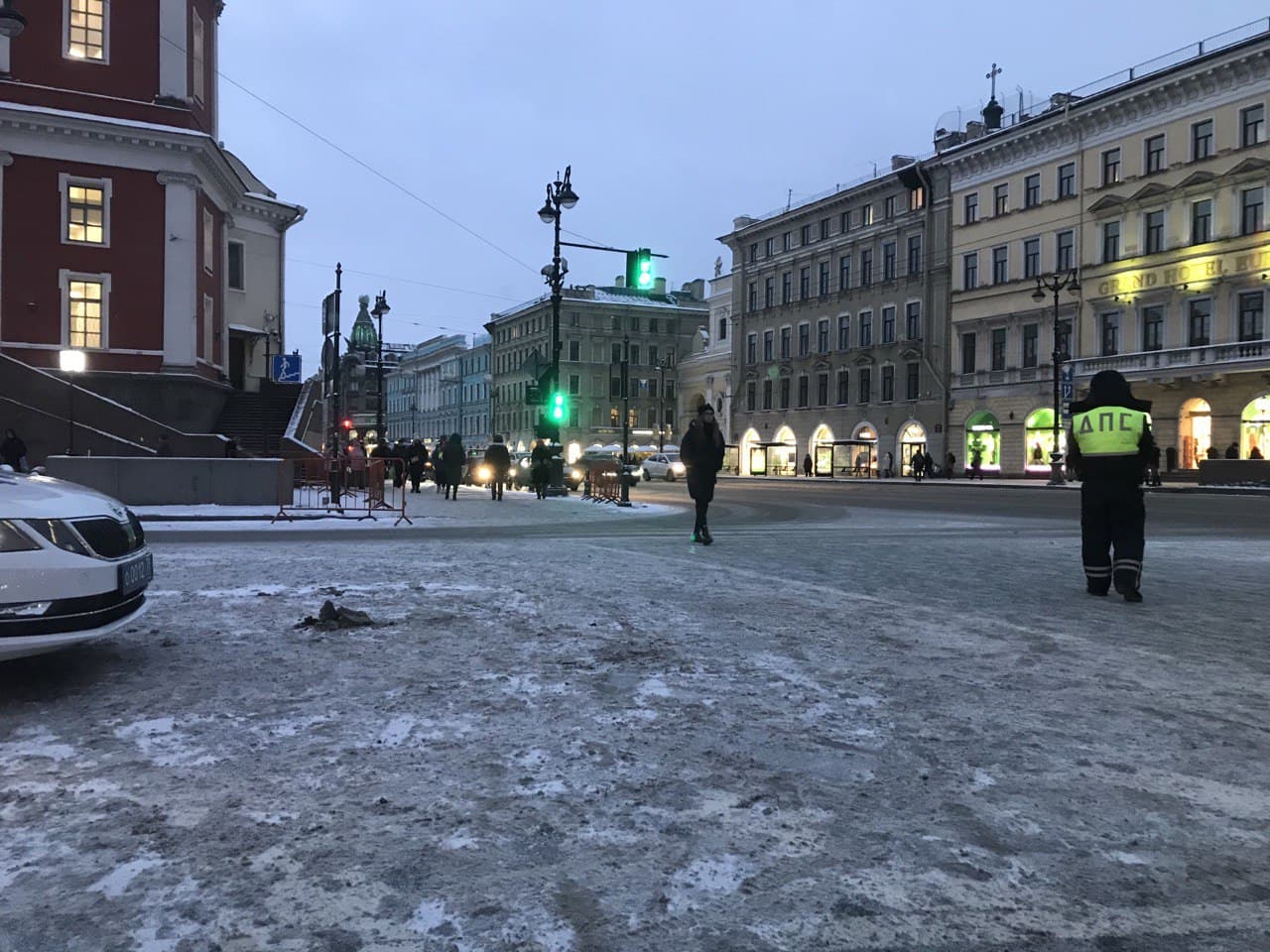Угол Невского и Думской