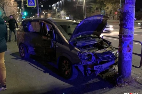Авария произошла на пересечении с улицей Косарева Авария произошла на пересечении с улицей Косарева