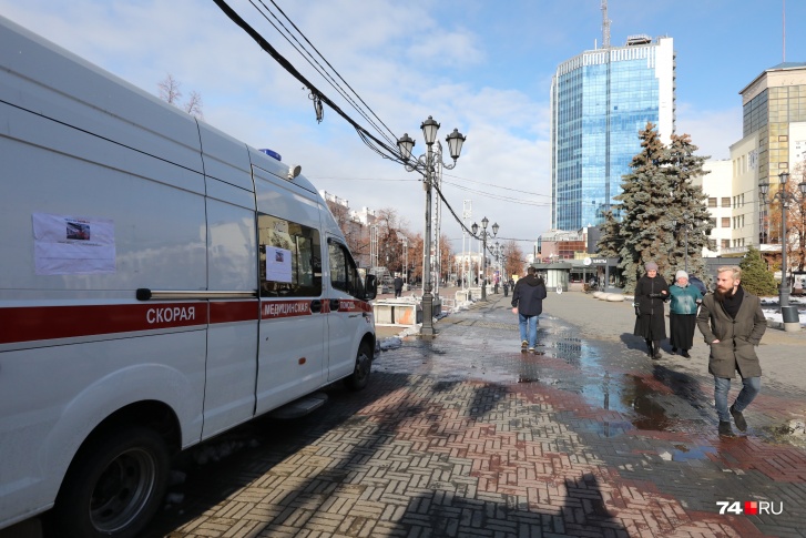 ПЦР-тест можно сдать в машине скорой помощи, она работает на Кировке каждый день с 10 до 15 часов ПЦР-тест можно сдать в машине скорой помощи, она работает на Кировке каждый день с 10 до 15 часов