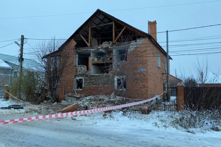 Из-за скачка давления газа взорвался дом многодетной семьи. Чудом обошлось без жертв