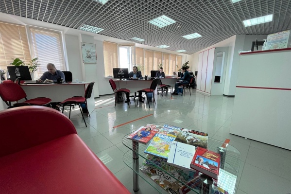 Если вы хотите объявить себя банкротом из-за проблем с выплатой долга, прежде всего необходимо обратиться за консультацией к профессиональному юристу Если вы хотите объявить себя банкротом из-за проблем с выплатой долга, прежде всего необходимо обратиться за консультацией к профессиональному юристу