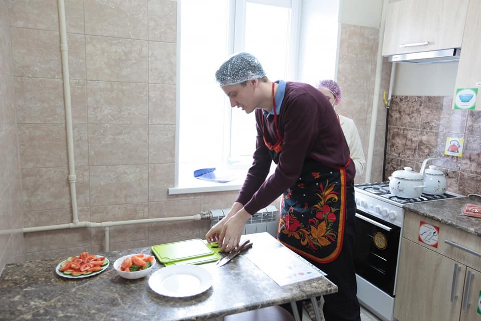В Челябинске уже появилась первая муниципальная тренировочная квартира, где особенные люди учатся жить самостоятельно В Челябинске уже появилась первая муниципальная тренировочная квартира, где особенные люди учатся жить самостоятельно