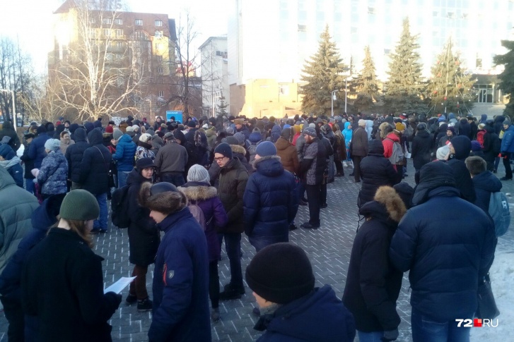 Активисты штаба считают, что для мирных акций уведомлять власти не нужно, но в полиции предупреждают: ответственность будет по закону Активисты штаба считают, что для мирных акций уведомлять власти не нужно, но в полиции предупреждают: ответственность будет по закону