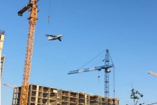 Самолет испугал жителей Солнечного Самолет испугал жителей Солнечного