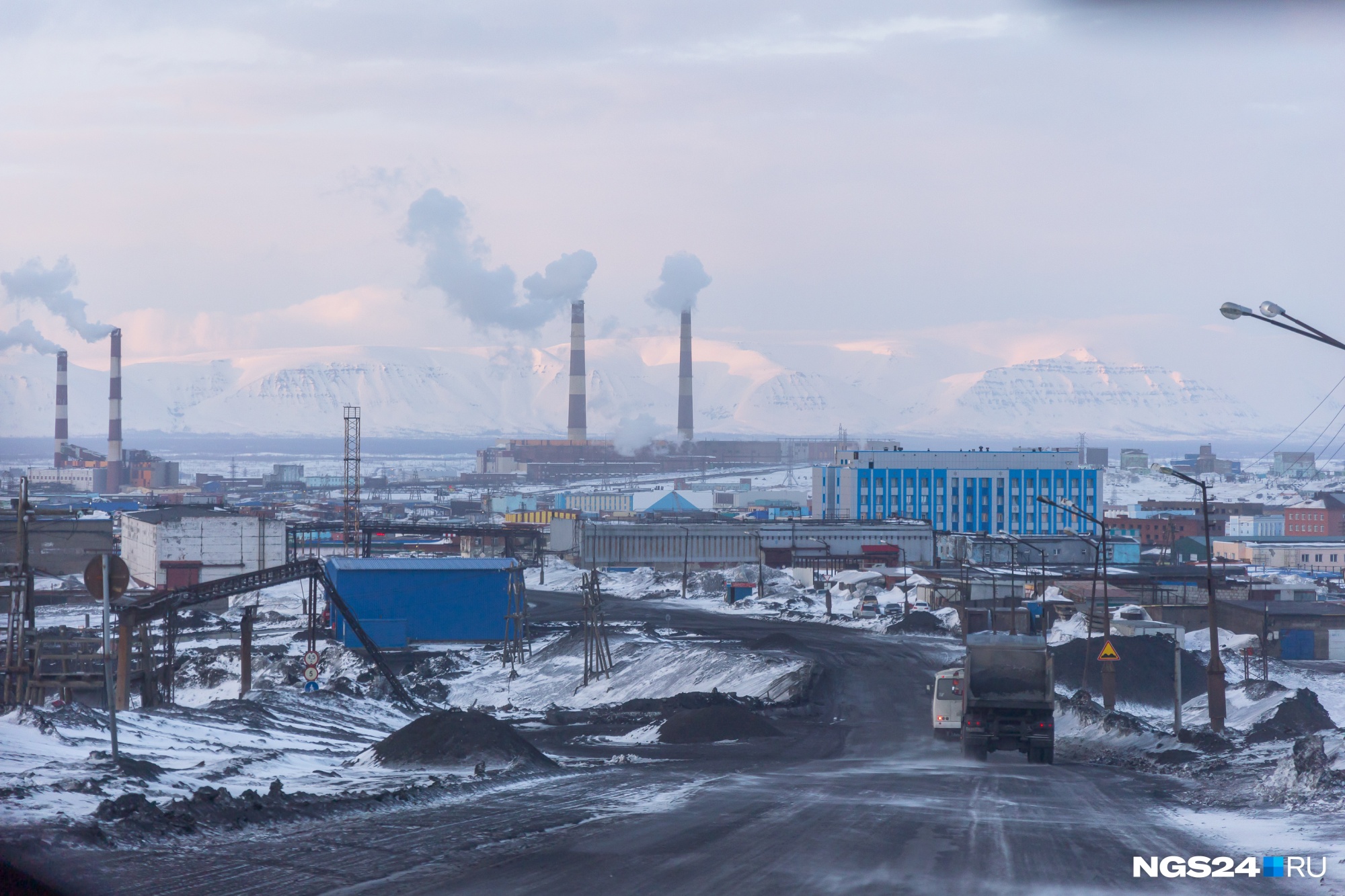 Норильск считается одним из самых грязных городов мира из-за выбросов с предприятий Норильск считается одним из самых грязных городов мира из-за выбросов с предприятий