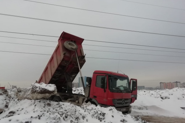Вот так снегоотвалы сорвали провода Вот так снегоотвалы сорвали провода