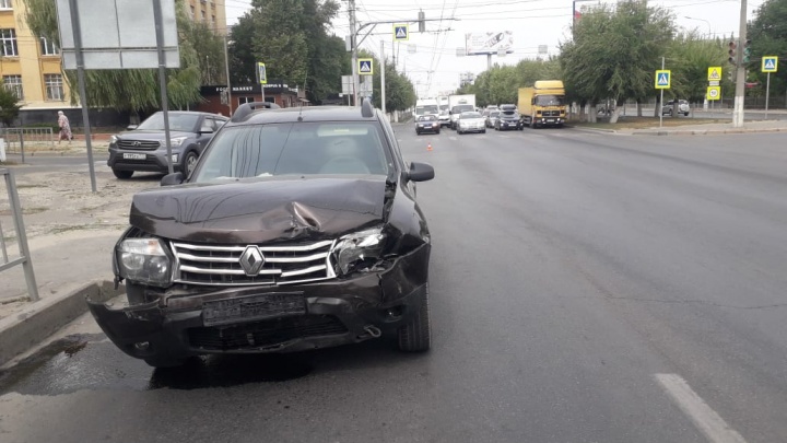 Жесткое столкновение на западе Волгограда. Два человека пострадали