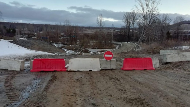 Дорогу под Новосибирском временно закрыли из-за паводка: фото, как сейчас выглядит этот участок