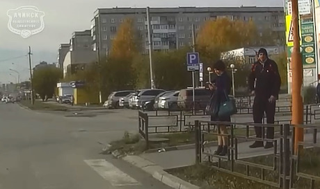 В Ачинске задержали извращенца, фотографирующего у женщин под юбками. В телефоне нашли сотни снимков