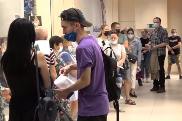 Потоки очередей на первую и вторую дозу вакцины планируют развести Потоки очередей на первую и вторую дозу вакцины планируют развести