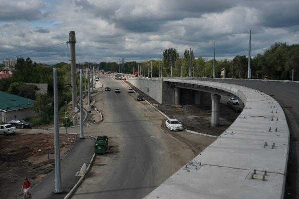 На новой дороге уже уложили асфальт На новой дороге уже уложили асфальт