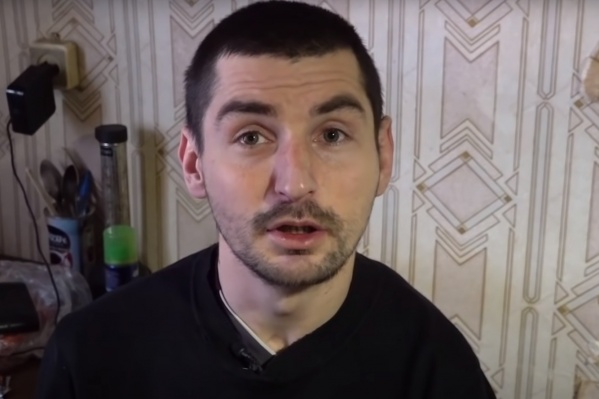 Мы также <a href="https://29.ru/text/gorod/2020/07/14/69366478/" target="_blank" class="_">рассказывали про Артёма Архипова и его условия жизни в летнем репортаже</a> с улиц Архангельска, где дома горели и сходили со свай Мы также <a href="https://29.ru/text/gorod/2020/07/14/69366478/" target="_blank" class="_">рассказывали про Артёма Архипова и его условия жизни в летнем репортаже</a> с улиц Архангельска, где дома горели и сходили со свай