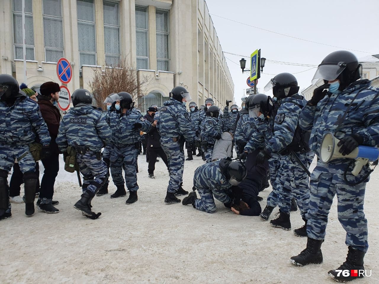 Пришедших начали «винтить» Пришедших начали «винтить»