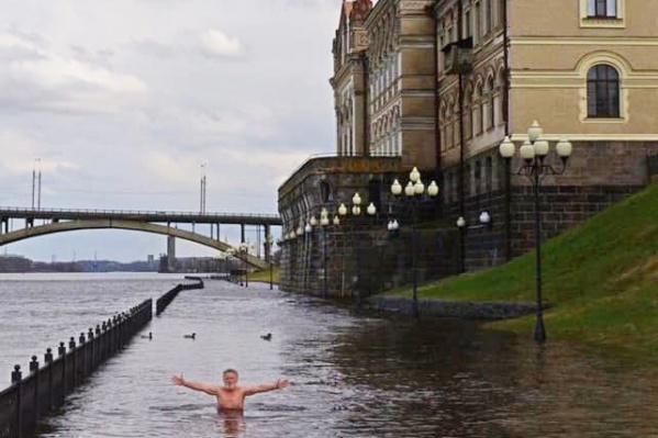Мужчине не было холодно Мужчине не было холодно