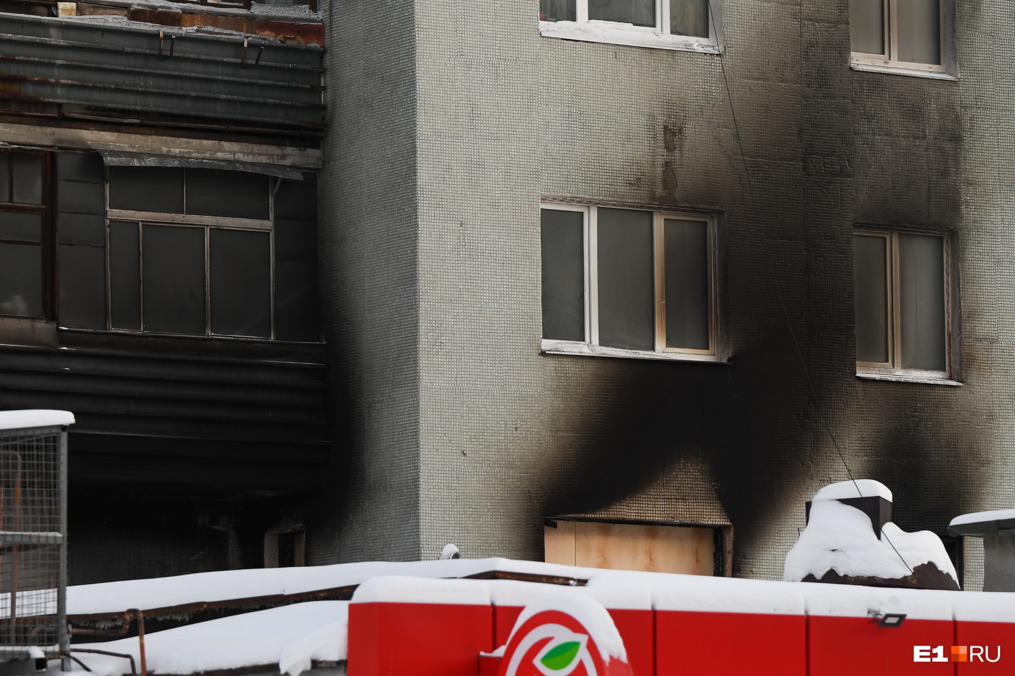 Управляющая компания ответит за пожар на Рассветной, где погибли восемь человек