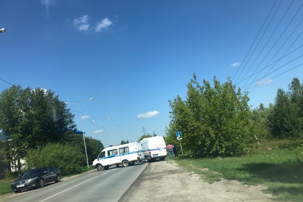 На месте происшествия работают сотрудники полиции и Росгвардии На месте происшествия работают сотрудники полиции и Росгвардии