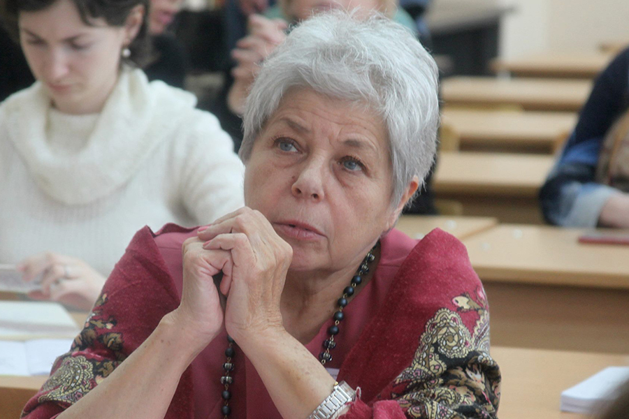 Филолог Людмила Месеняшина считает, что вымарать весь мат из соцсетей невозможно Филолог Людмила Месеняшина считает, что вымарать весь мат из соцсетей невозможно 