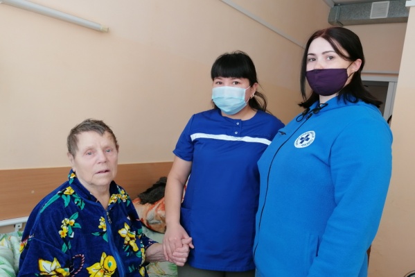Женщине 86 лет, день в больнице за нее дышал аппарат ИВЛ Женщине 86 лет, день в больнице за нее дышал аппарат ИВЛ