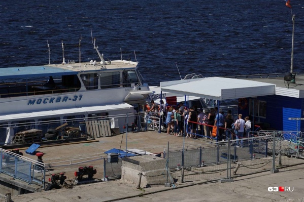 Желающих прокатиться по Волге в жару хоть отбавляй Желающих прокатиться по Волге в жару хоть отбавляй