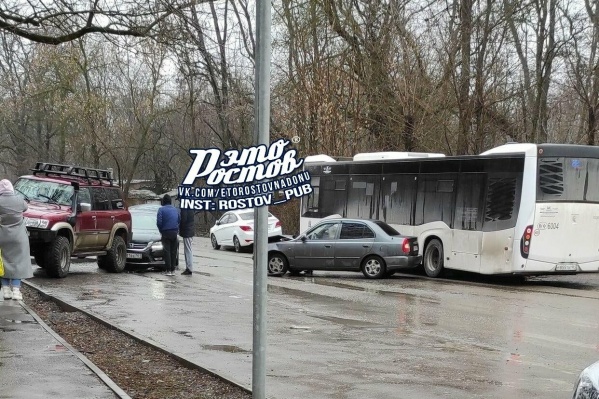 Движение парализовано в обе стороны Движение парализовано в обе стороны