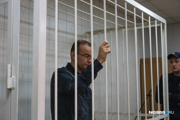 Взятку от адвоката он получал частями Взятку от адвоката он получал частями