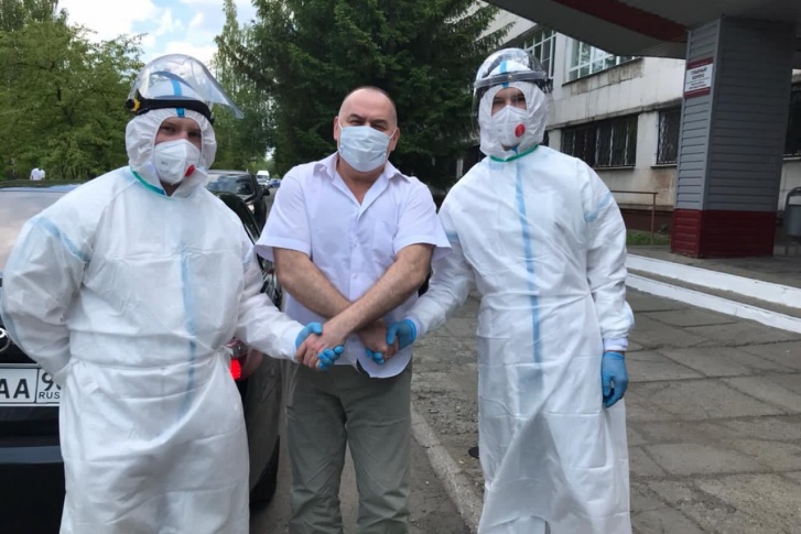 Рукопожатие после встречи с министром Рукопожатие после встречи с министром