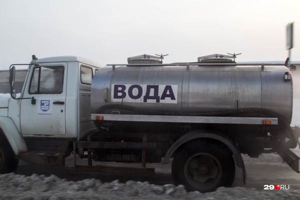 Без воды, по данным администрации Архангельска, сейчас остались 36 домов Без воды, по данным администрации Архангельска, сейчас остались 36 домов