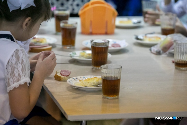 Месяц назад в красноярских школах отравилось больше сотни детей