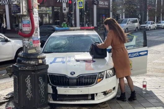Машина ДПС ехала по главной Машина ДПС ехала по главной