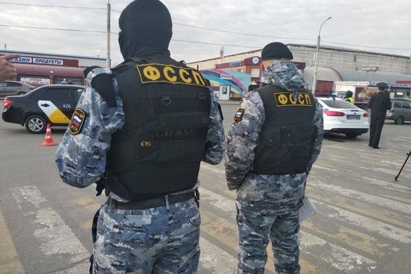Приставы нашли иномарку тюменца у ТРЦ Приставы нашли иномарку тюменца у ТРЦ