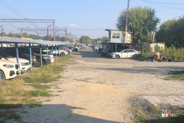 Автостоянка на улице Бахчиванджи работает больше 15 лет Автостоянка на улице Бахчиванджи работает больше 15 лет