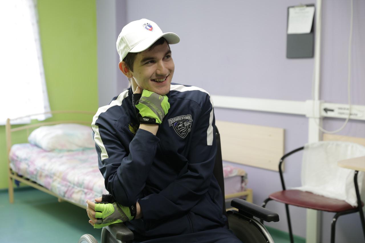 В Екатеринбурге пошел на поправку хоккеист из Челябинска с тяжелейшей травмой