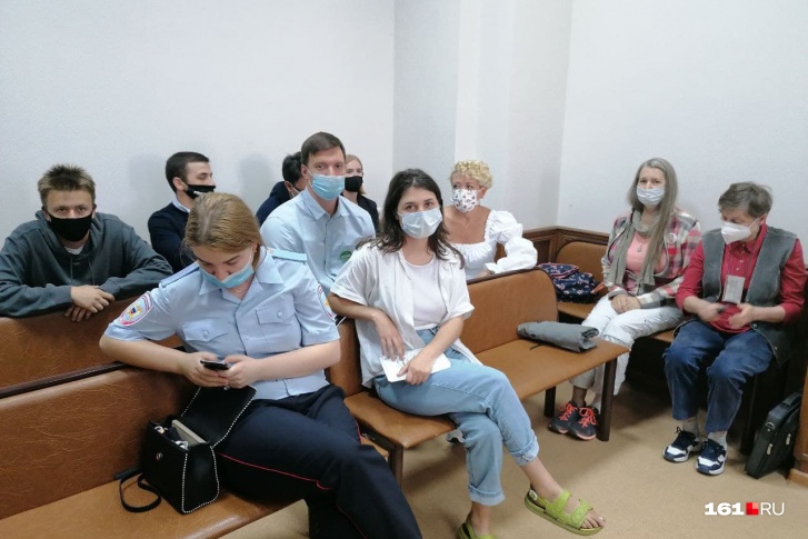 Суд в Ростове освободил помощницу кандидата в Госдуму, арестованную за символику «Умного голосования»