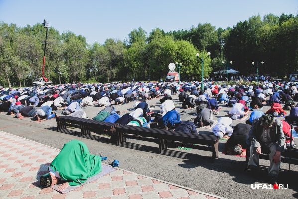 На проповедь в уфимской мечети собрались около 1000 человек На проповедь в уфимской мечети собрались около 1000 человек