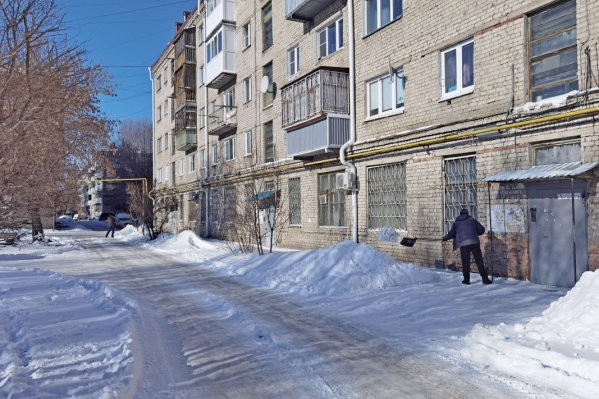 Штрафы для коммунальщиков за некачественную уборку дворов могут достигать 250 тысяч рублей Штрафы для коммунальщиков за некачественную уборку дворов могут достигать 250 тысяч рублей