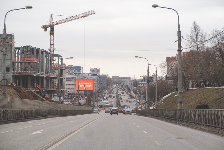 На участке от Петропавловской до остановки «улица Окулова» по направлению к Коммунальному мосту сделают выделенную полосу для общественного транспорта