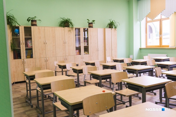 Из-за скопления детей в одном месте заразиться вирусом просто, поэтому отдельные классы и группы закрывают на карантин Из-за скопления детей в одном месте заразиться вирусом просто, поэтому отдельные классы и группы закрывают на карантин