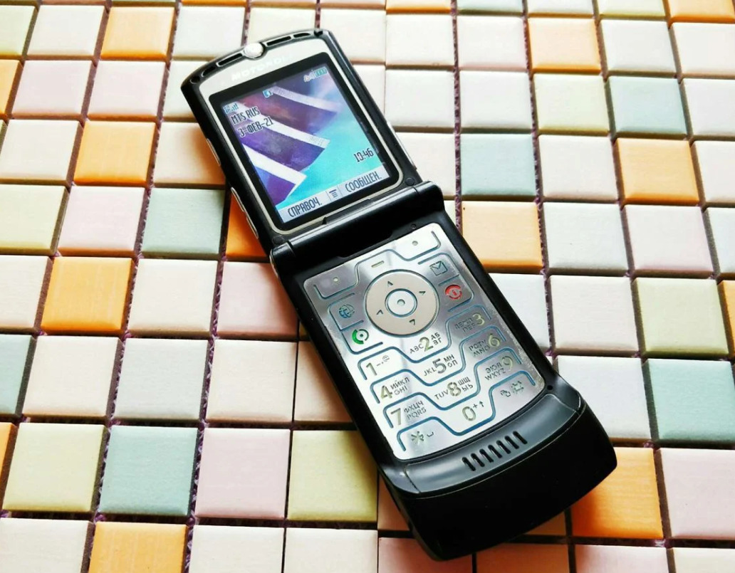 Motorola RAZR V3 за 3900 рублей Motorola RAZR V3 за 3900 рублей