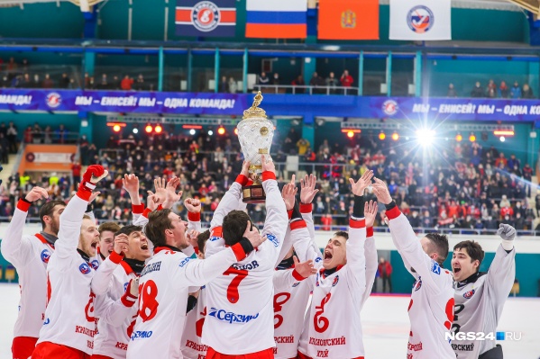 Пятикратный чемпион России по русскому хоккею Пятикратный чемпион России по русскому хоккею