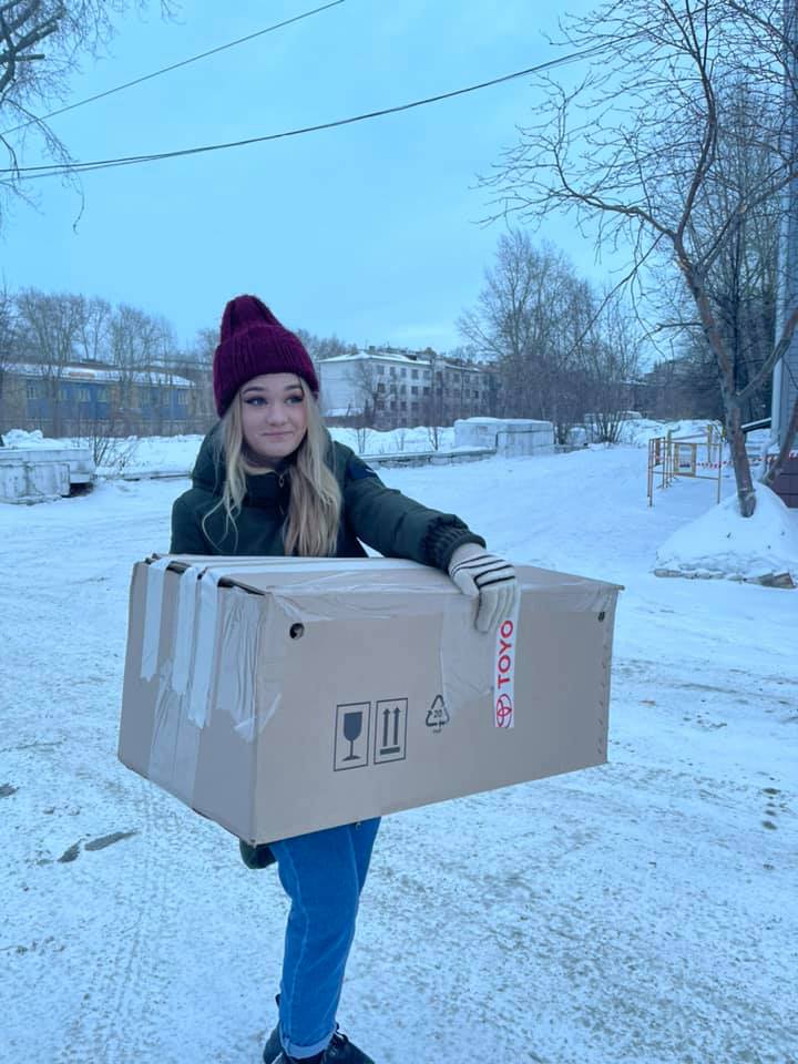 Кошку пришлось поместить в коробку Кошку пришлось поместить в коробку