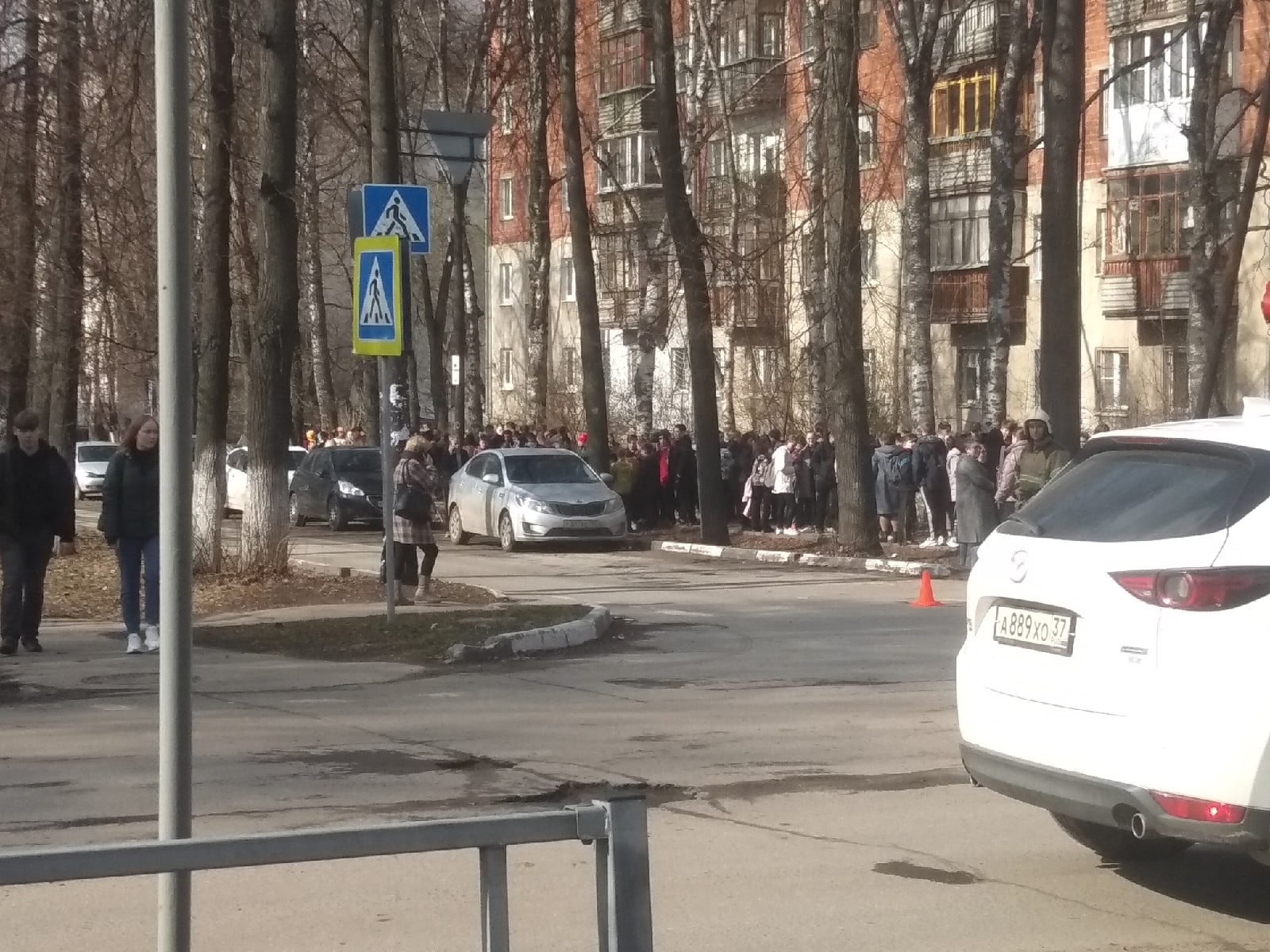 Нижегородскую школу № 18 экстренно эвакуировали из-за сообщения о бомбе