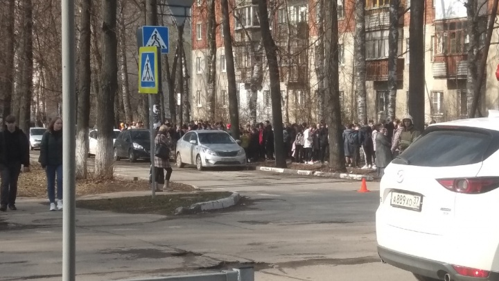 Нижегородскую школу № 18 экстренно эвакуировали из-за сообщения о бомбе