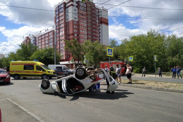 Очевидцы утверждают, что водитель такси нарушил правила Очевидцы утверждают, что водитель такси нарушил правила