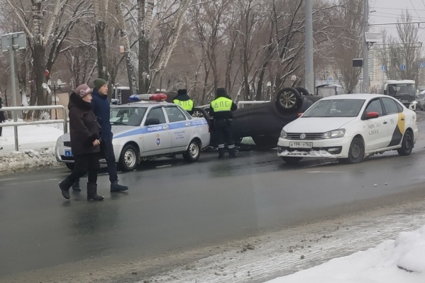 Авария произошла около кольца Авария произошла около кольца 