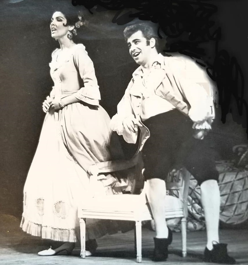 Анна Нетребко в роли Розины в постановке «Севильского цирюльника» в Мариинском театре, 1996 год