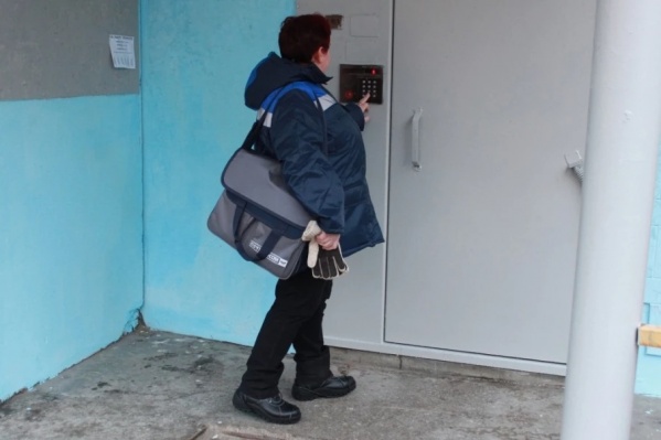 Преступники брызнули из баллончика в лицо почтальону и резко выдернули сумку с деньгами Преступники брызнули из баллончика в лицо почтальону и резко выдернули сумку с деньгами