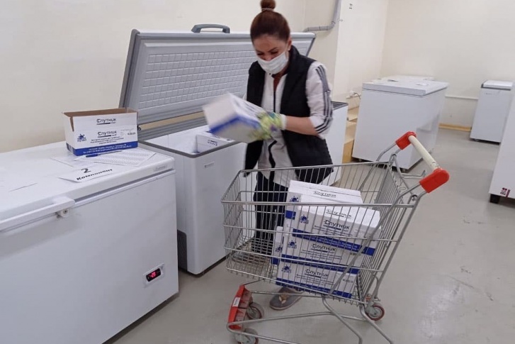 На Урал привезли 120 тысяч доз однокомпонентной вакцины На Урал привезли 120 тысяч доз однокомпонентной вакцины
