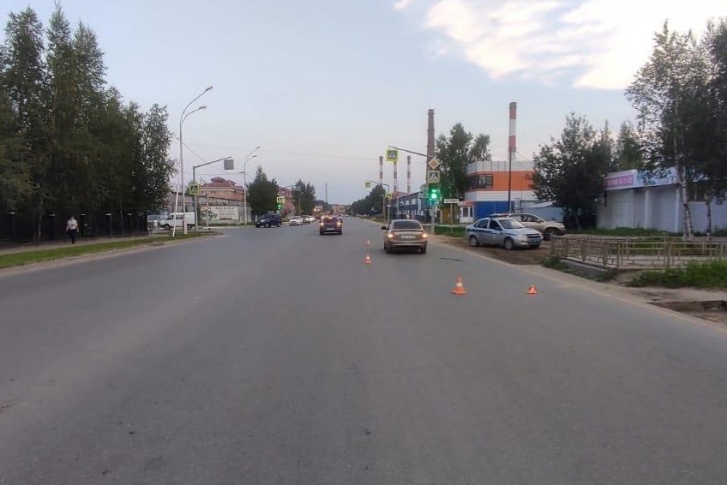 Женщину сбили неподалеку от пешеходного перехода Женщину сбили неподалеку от пешеходного перехода