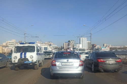 Сегодня днем, в субботу, по данным 2GIS, ситуация на дорогах города оценивается в 7 баллов Сегодня днем, в субботу, по данным 2GIS, ситуация на дорогах города оценивается в 7 баллов